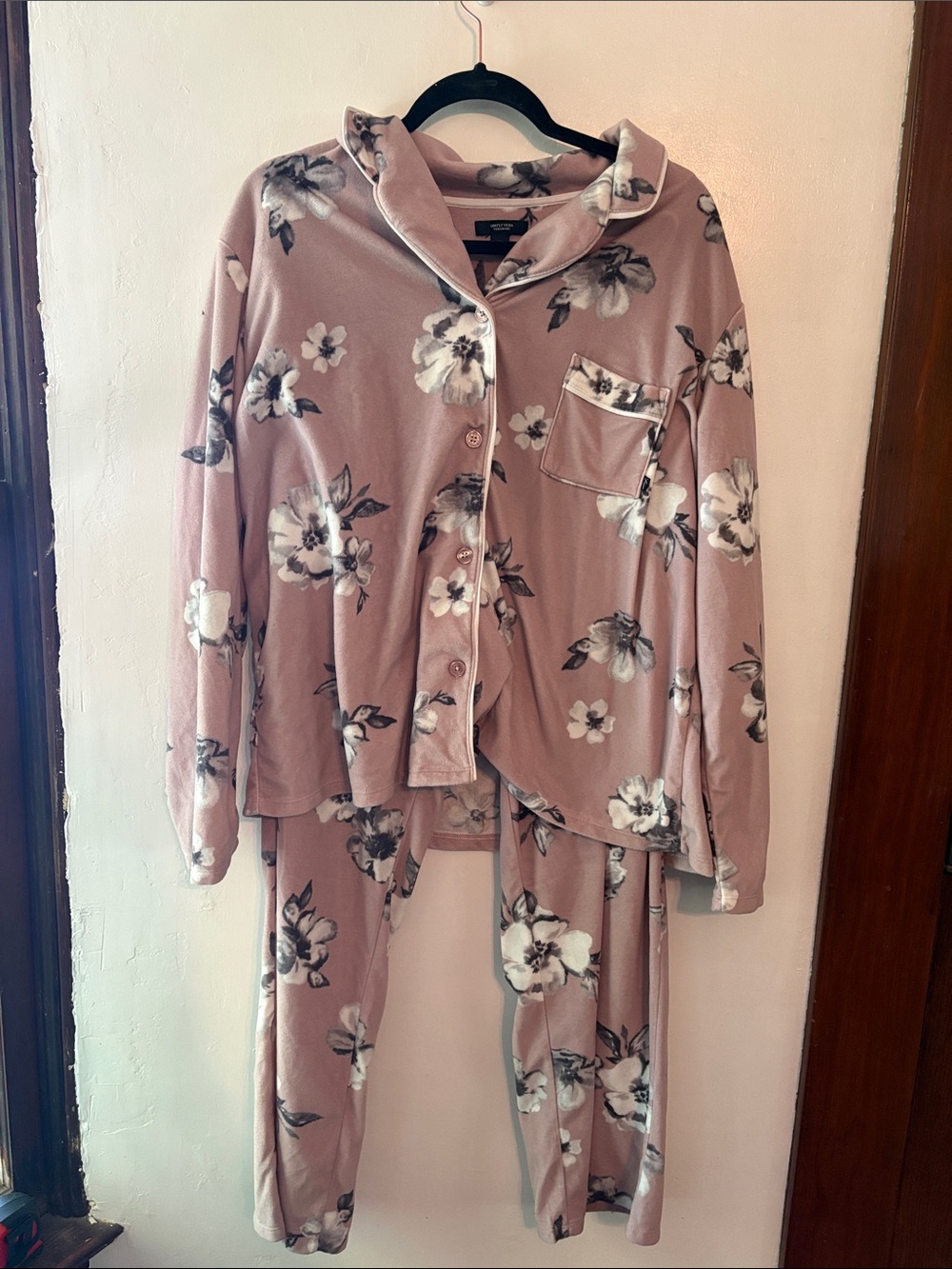 Simply Vera Vera Wang Pink and Black Floral Pajama Set - Picture 1 of 12
